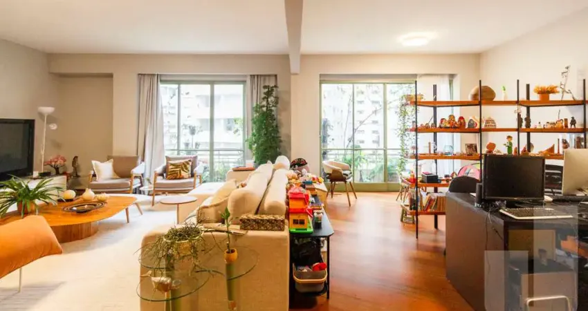 Amplo, salas e dormitórios com sacada, vagas demarcadas, próximo ao shopping e faculdades