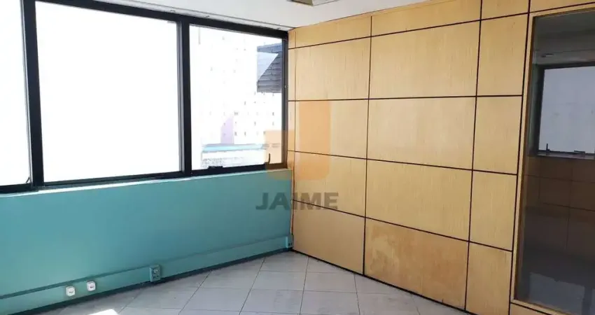 Conjunto comercial unificados, próximo ao metrô e em rua com intenso fluxo de pessoas.