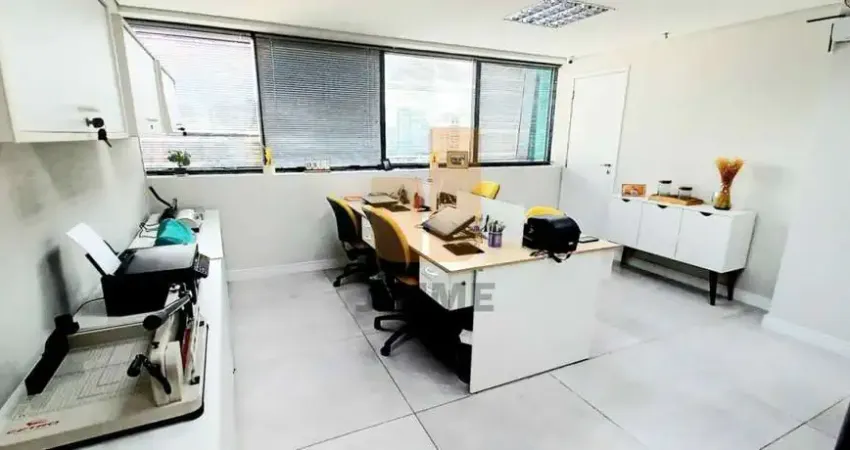 Conjunto comercial com 52 m² amplo salão com copa/ cozinha, wc e 2 vagas.