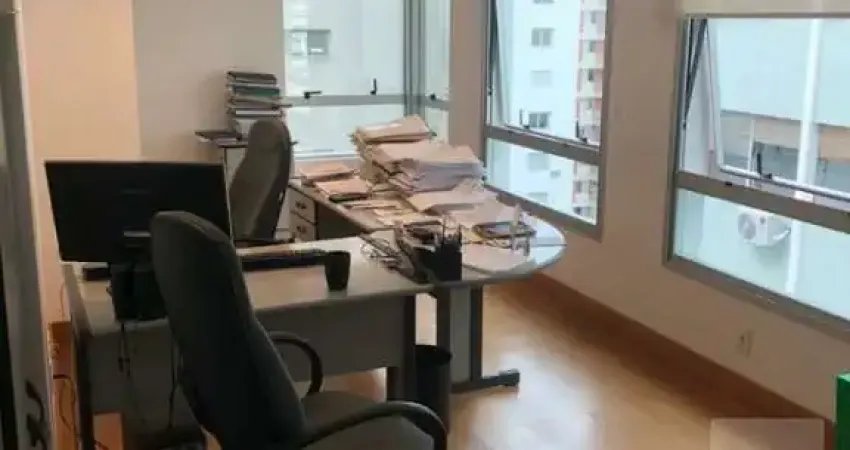 Conjunto comercial unificado, próximo à paulista e ao metro.