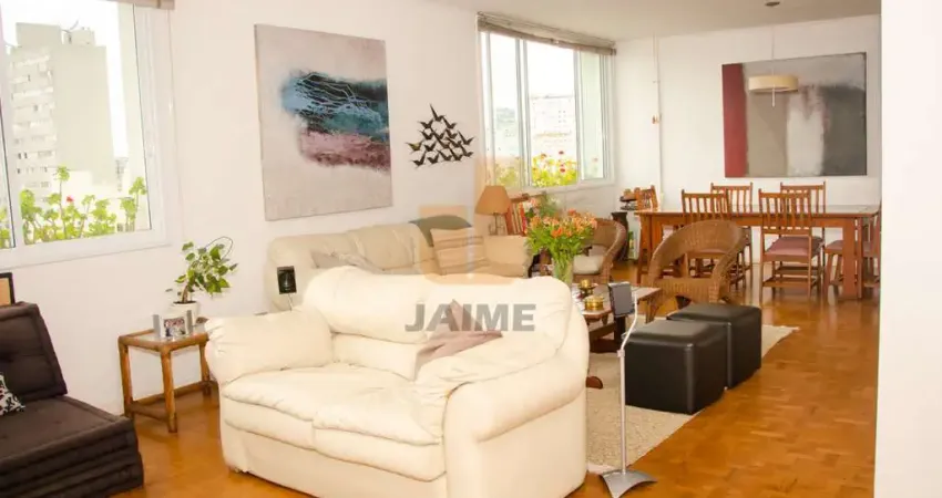 Apartamento padrão com 4 dormitórios sendo 1 suite e 2 vagas.