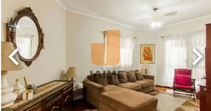 Apartamento bem localizado 1 por andar, com hall privativo, muito bem conservado.
