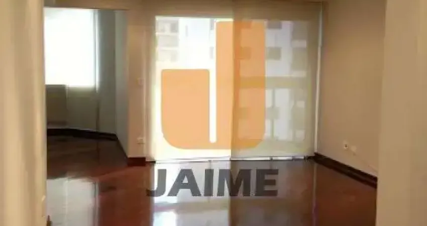 Apartamento padrão com 4 dormintórios sendo 3 suites e 3 vagas.