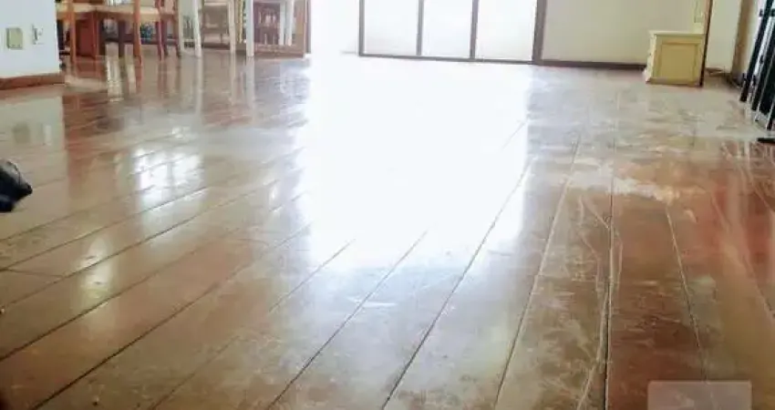 Apartamento para reforma próximo a puc e metrô, amplo e andar alto, área nobre de perdizes.