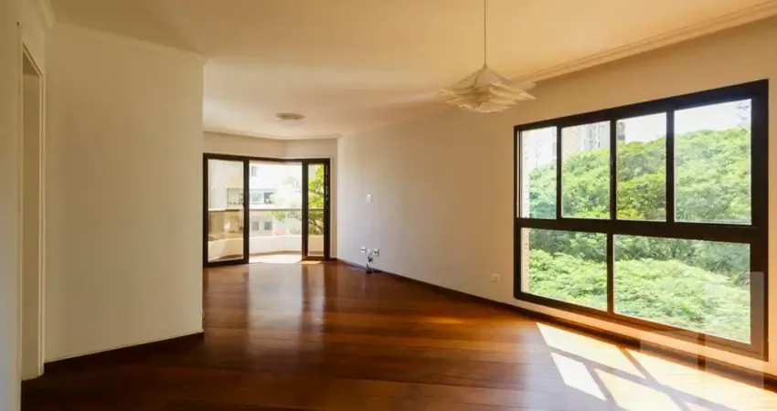 Apartamento de 127m2,com 3 dormitórios sendo 1 suíte. sala ampla. 2 vagas na garagem