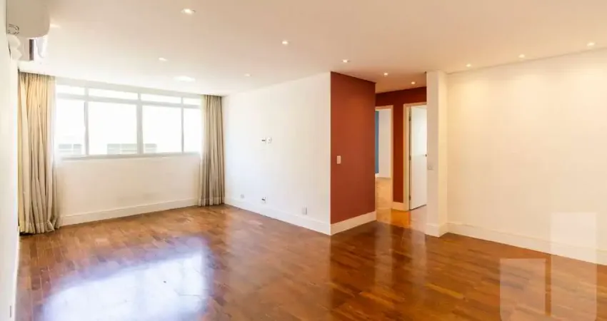 Apartamento todo reformado, elétrica e hidráulica, com ar condicionado na sala e nos 2 quartos.