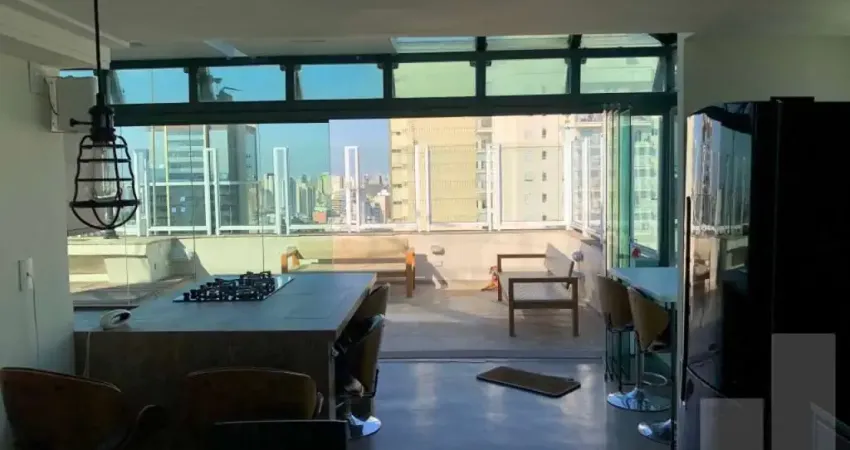 Cobertura  com móveis planejados nos quartos e cozinha,com cozinha gurmet e living na área externa.