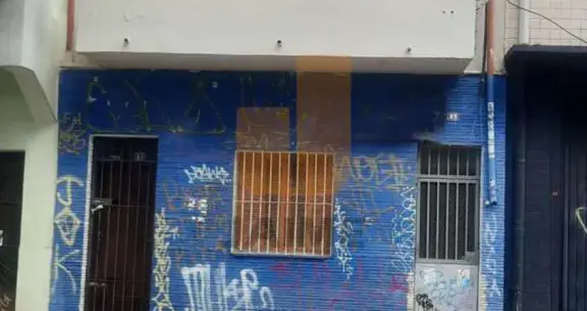 Casa térrea reformada prox. à oswaldo cruz e ao metrô marechal com 2 dormitórios, ótima localização.