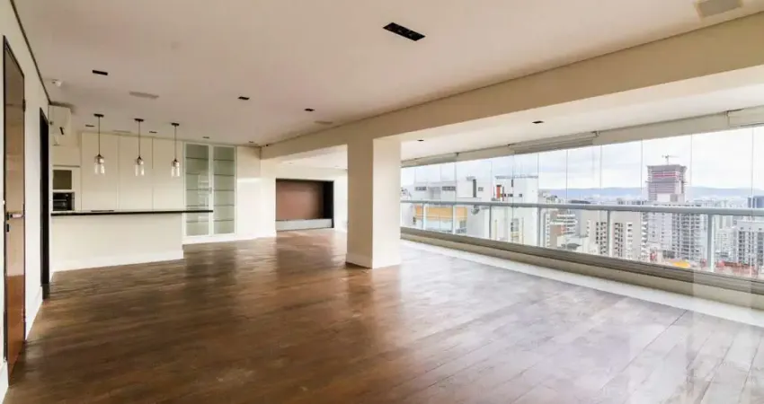 Apartamento 3 dormitorios sendo 3 suites sala 3 ambientes 4 banheiros 4 vagas.