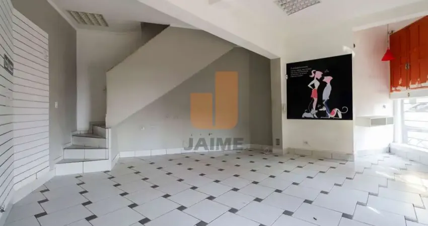 Casa assobradada com 70m² no térreo 70m² no piso superior, localizada em área nobre do bairro.