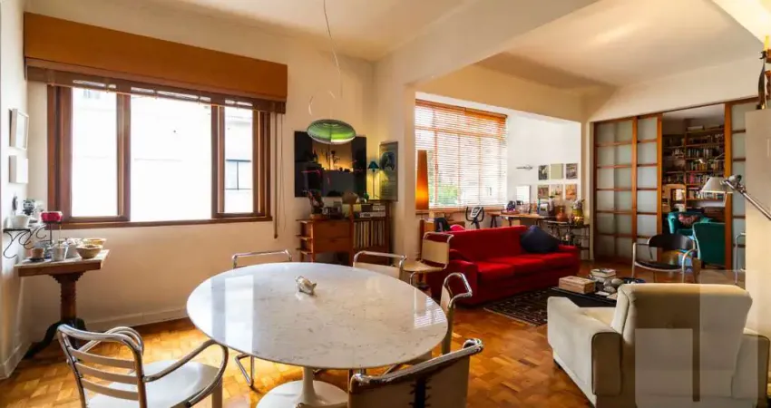 Apartamento de 3 dormitórios em prédio icônico da década de 50 em rua tranquila e arborizada