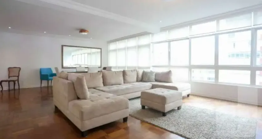 Apartamento próximo ao shopping patio higienópolis, com janelões e piso em tacos.