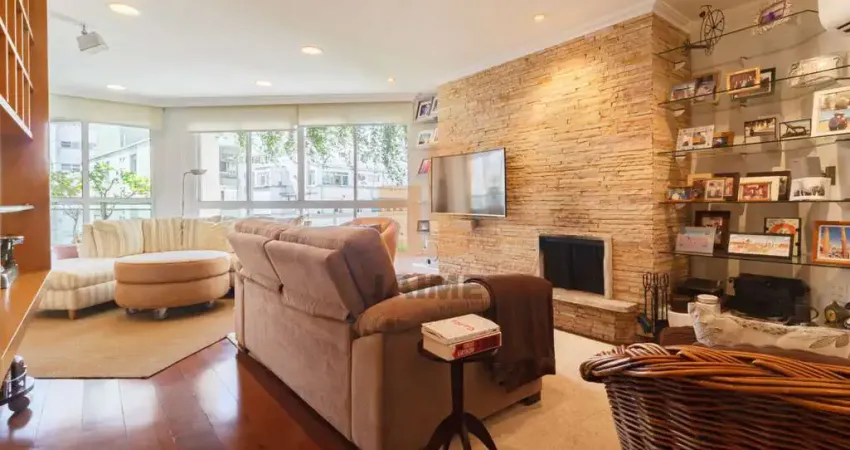 Excelente apartamento com varanda, rua arborizada, 210 m2 e 3vagas, próximo ao shopping.