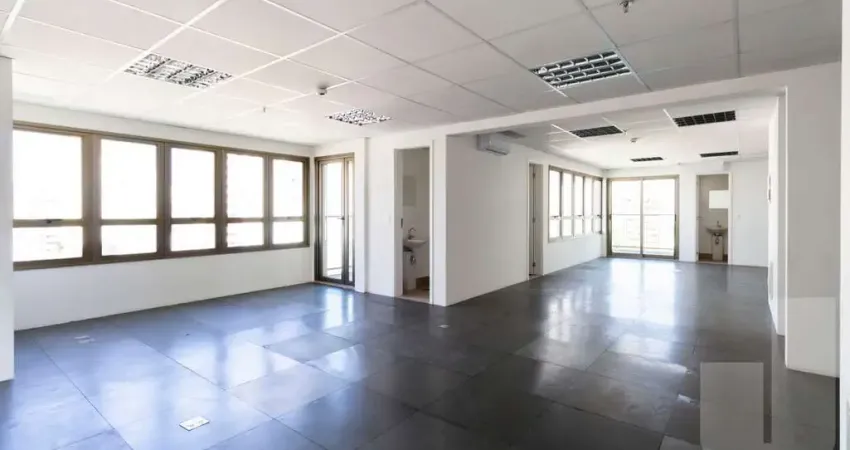 Conjunto comercial em área nobre de perdizes com 3 salas e 2 vagas.