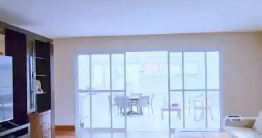 Cobertura duplex alto padrão, totalmente reformada, 5 dormitórios sendo 4 suítes e 6 vagas .