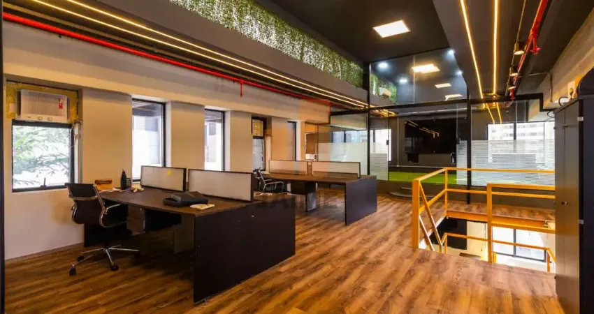 Conjunto comercial duplex, pé direito duplo, 160m2, 4 vagas de garagem em ótima localização!