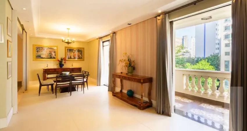 Apartamento reformado de alto padrão na parte plana e arborizada de higienópolis