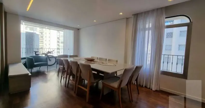 Apartamento em rua tranquila a quinze minutos do shopping, 3 dormitórios sendo 1 suíte e 2 vagas.