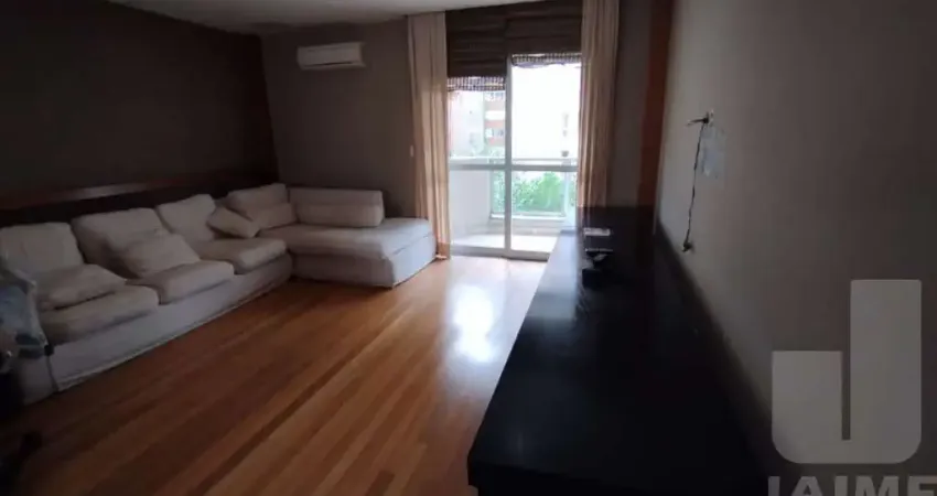 Apartamento espaçoso, bem localizado e com 2 suítes ? pronto para morar!