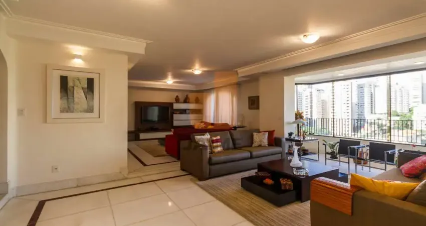 Apartamento amplo, ensolarado em rua tranquila e arborizada em área nobre de perdizes.