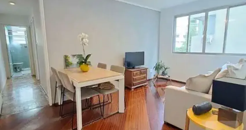 Apartamento 2 dormitorios 1 banheiro 1 sala 1 vaga e quarto de empregada reversível .