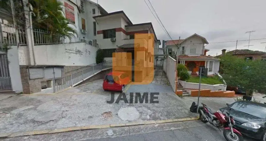 Casa assobradada, com 11,70 metros de frente, em ótima localização.