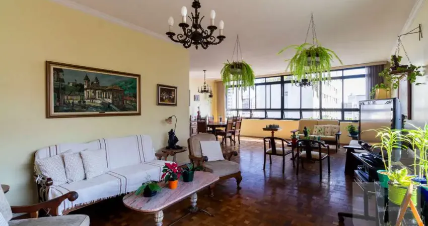 Apartamento amplo e ensolarado 3 dormitórios sendo 1 suíte e 2 vagas próximo ao metrô.