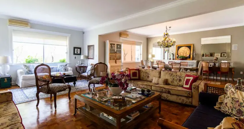 Apartamento 332 m2  mobiliado, com 5 dormitórios sendo 1 suíte, sala 4 ambientes e 2 vagas.