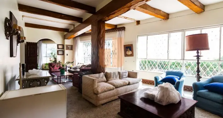 Casa assobradada comercial ou residencial em excelente localização, 600 m2 e 4 vagas.