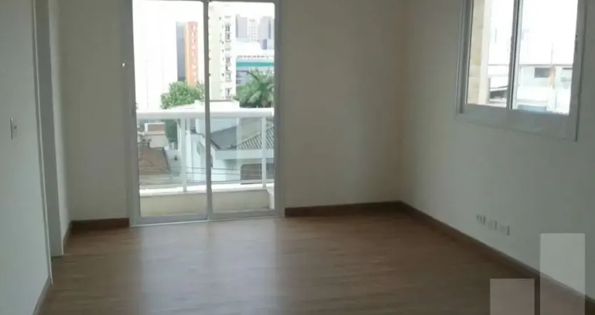 Conjunto comercial com sala, 2 banheiros, sacada e vaga com manobrista.