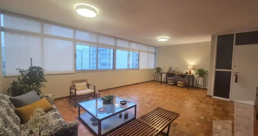 Apartamento com 160 m2 bem distribuídos, 3 dormitórios e 1 vaga