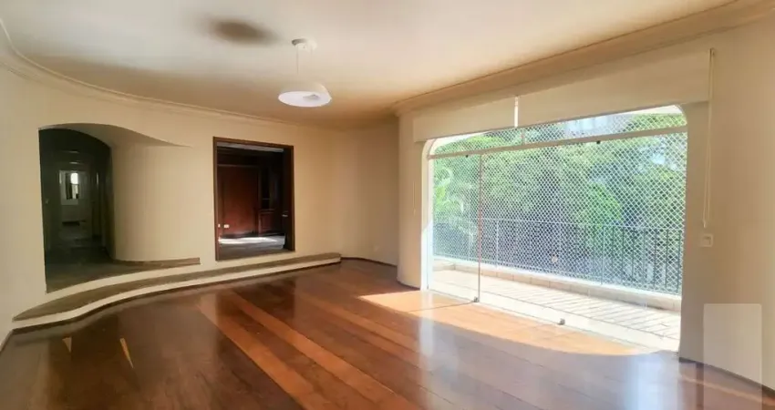 Charme Europeu no Jardim Europa ! 2 Suítes, 2 Vagas e muito Estilo