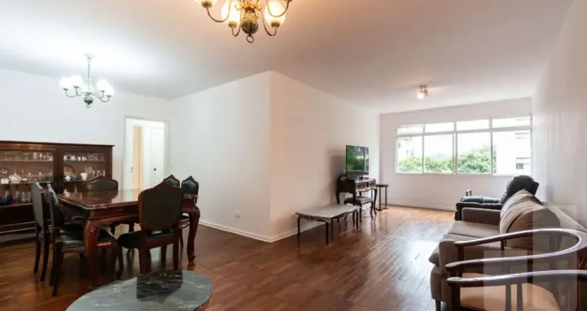 Apartamento com Vista Arborizada no Jardim Paulista ? Amplo, Iluminado e com Excelente Potencial