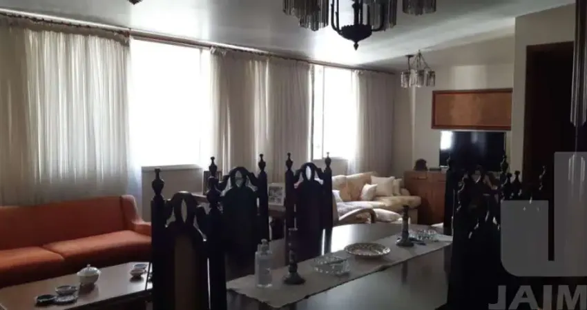 Apartamento com planta funcional, excelente iluminação e duas vagas