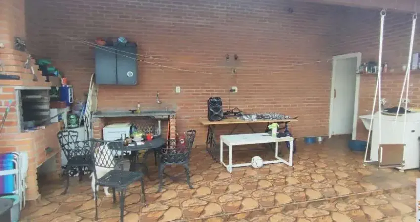 Casa de Luxo em Condomínio à Venda em Itu-SP, Bairro Campos de Santo Antônio: 3 Quartos, 1 Suíte, 3 Salas, 2 Banheiros, 4 Vagas, 130m².
