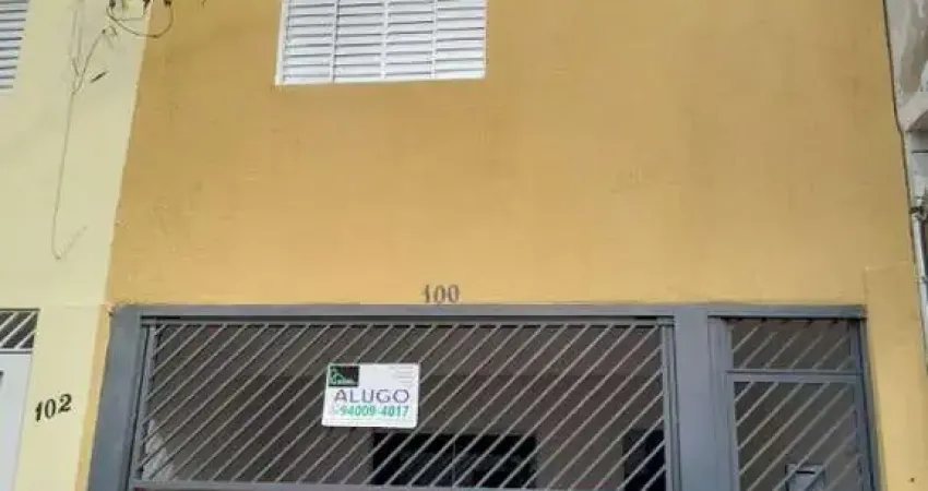 Sobrado de alto padrão para locação no Lauzane, São Paulo-SP: 3 quartos, 1 suíte, 2 salas, 4 banheiros, 2 vagas de garagem.
