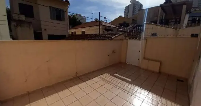 Alugue já este amplo sobrado de 3 quartos no bairro Santa Terezinha em SP!