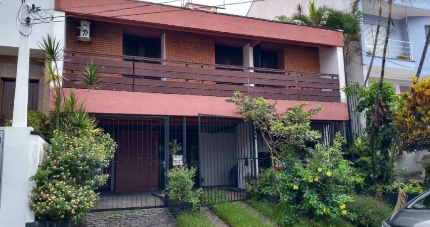 Sobrado no Nova Petrópolis, excelente localização.