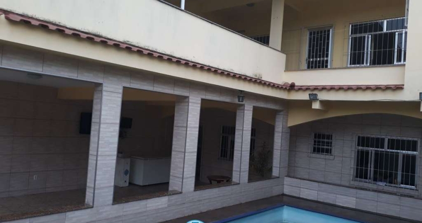 Casa de 1º Linha Próx Shopping Outlet Premium 2 suítes e piscinas