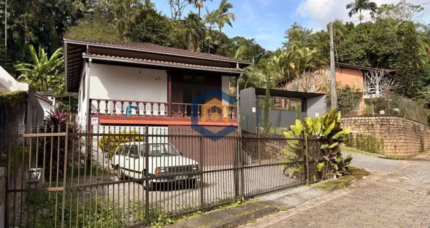 Casa averbada com 1 suíte 1 quarto, no bairro América em Joinville / SC