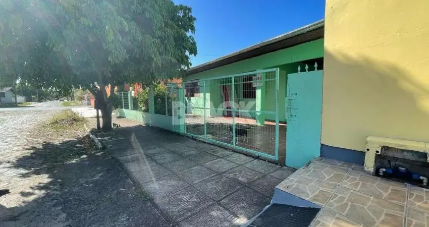 Terreno com 2 Casas com 5 quartos no total a venda em Torres RS