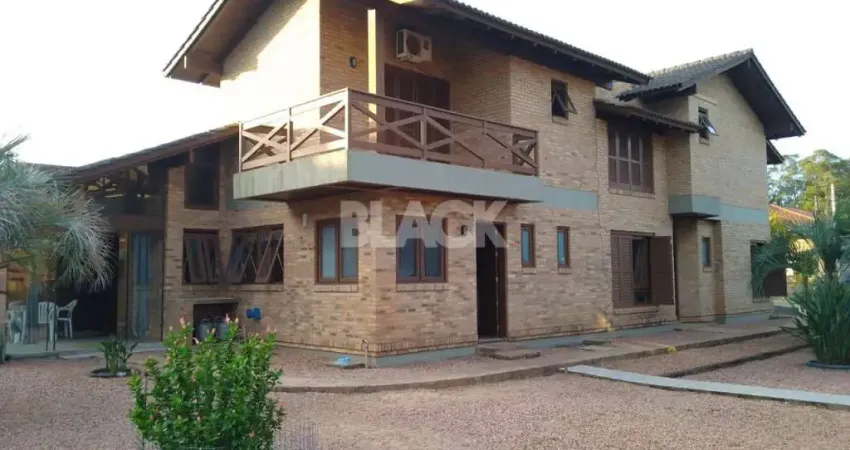 Casa com 06 quartos à venda no Bairro Centenário em Torres RS