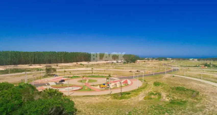 Terreno à venda na Rua Manhattan, 100, Praia Caravelle, Passo de Torres