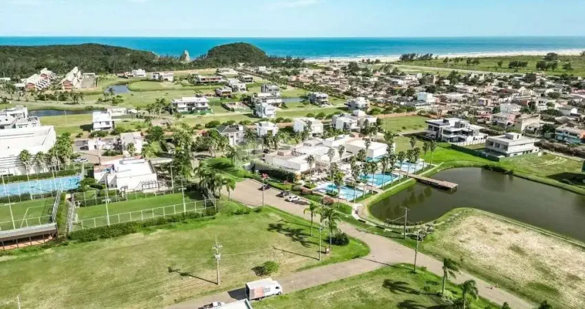 Amplo lote à venda com 900 m² no Condomínio Ilhas Park em Torres RS