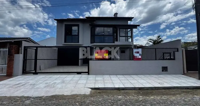 Casa com 04 quartos e piscina à venda no centro do passo de torres/sc