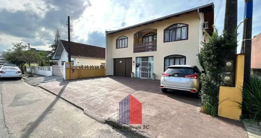 Sobrado Comercial com 2 casas no Bairro Iririú