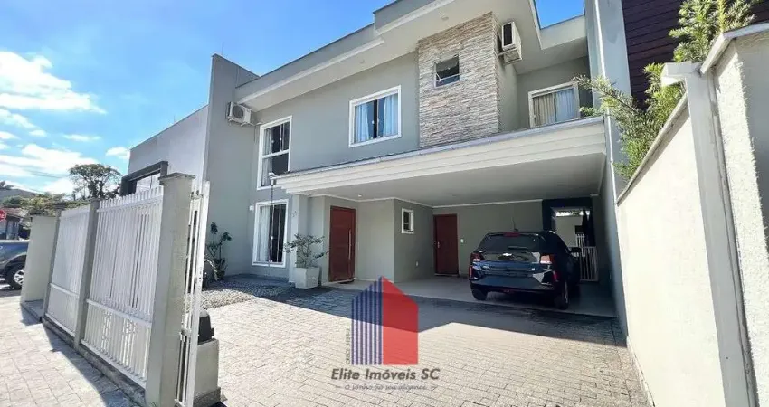 Casa com 4 quartos à venda na Rua Alfredo Dietrich, 23, América, Joinville