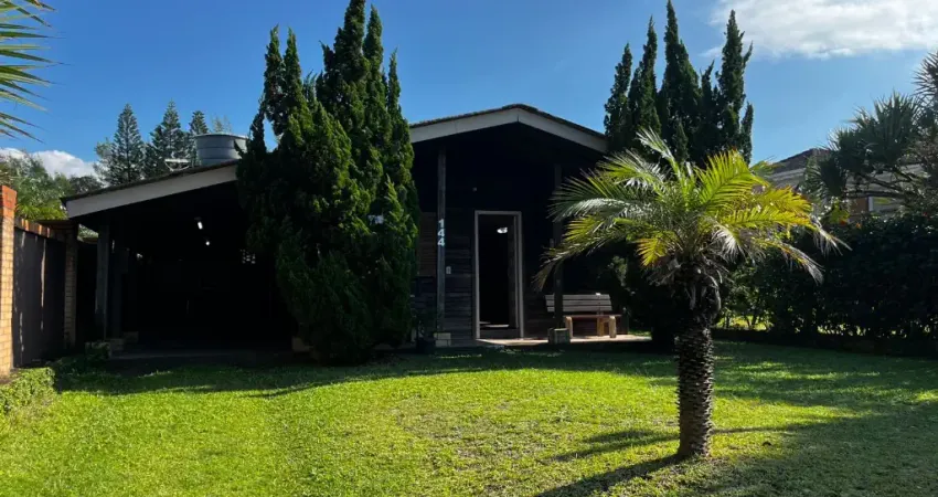 CASA DE 03 DORMITÓRIOS, SENDO 01 SUÍTE E VAGA COBERTA PARA 02 CARROS!