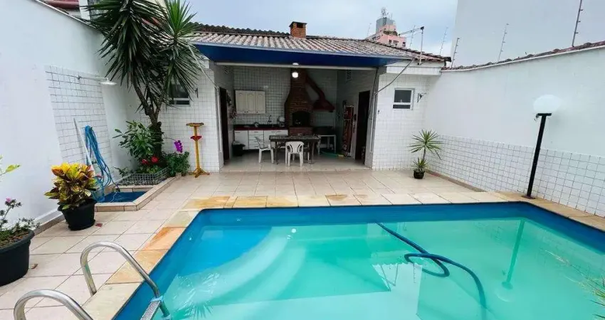 Casa na Aparecida, Santos-SP: 3 quartos, 2 suítes, 2 salas, 5 banheiros, 2 vagas de garagem, 205m² - Imperdível!