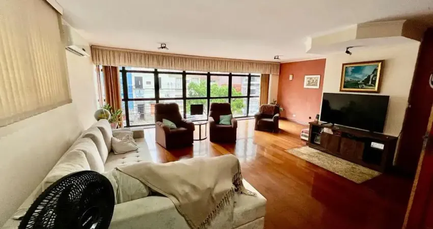 Apartamento à venda em Santos-SP, no Gonzaga: 4 quartos, 2 suítes, 1 sala, 4 banheiros, 3 vagas de garagem, 175 m² de área. Venha conferir!